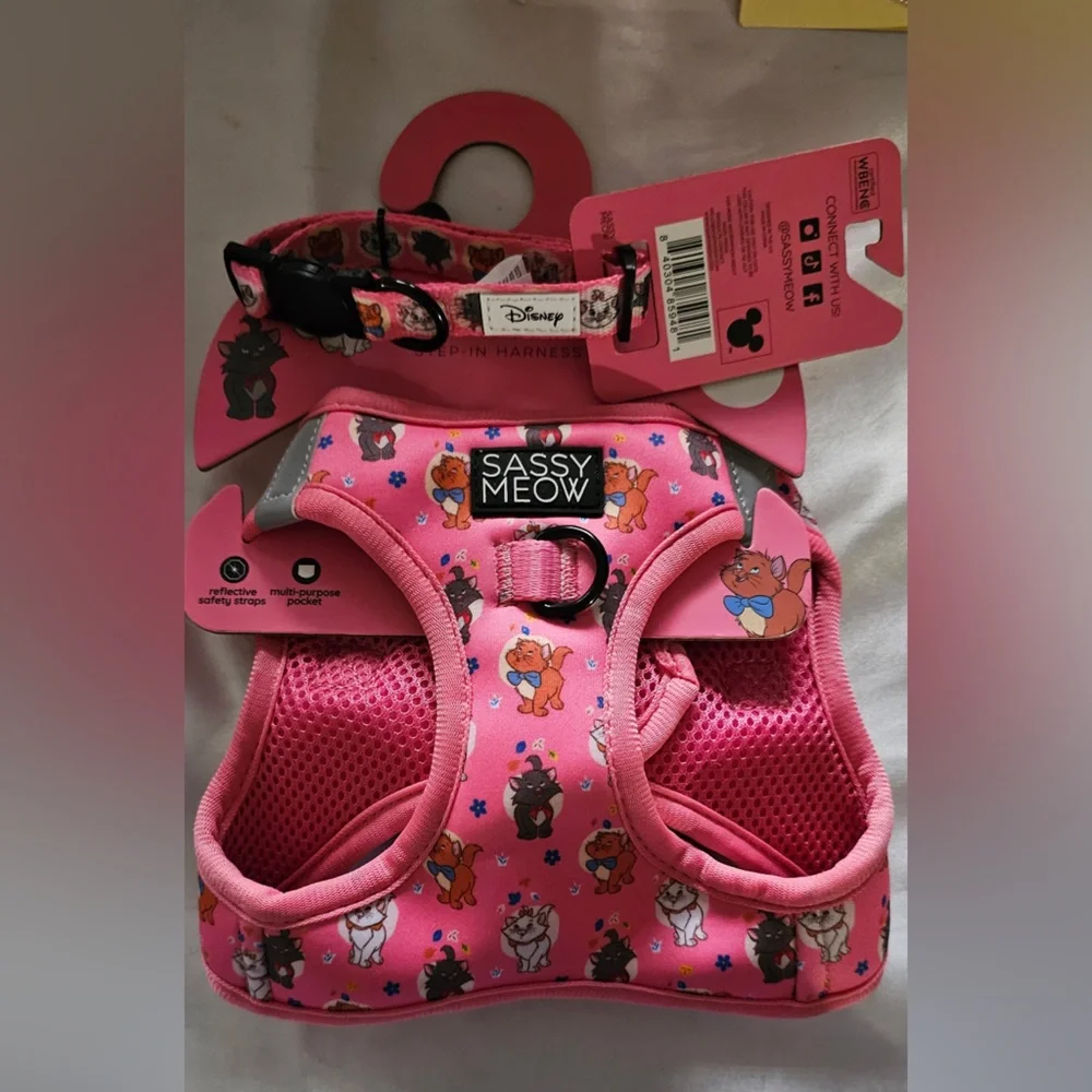 Disney Sassy Meow Pink Aristocats Harness, Collar and Leash Set (M)